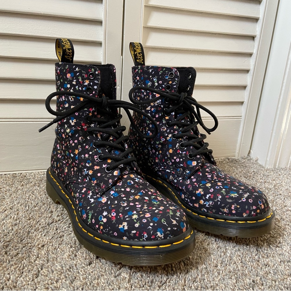 Doc Martens Black Floral Combat Boots Size 7